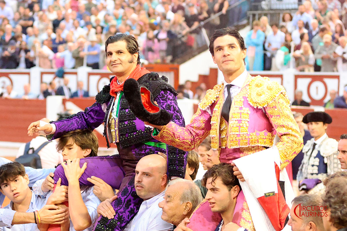 Morante y Aguado triunfan a hombros en una gran tarde en Gijón
